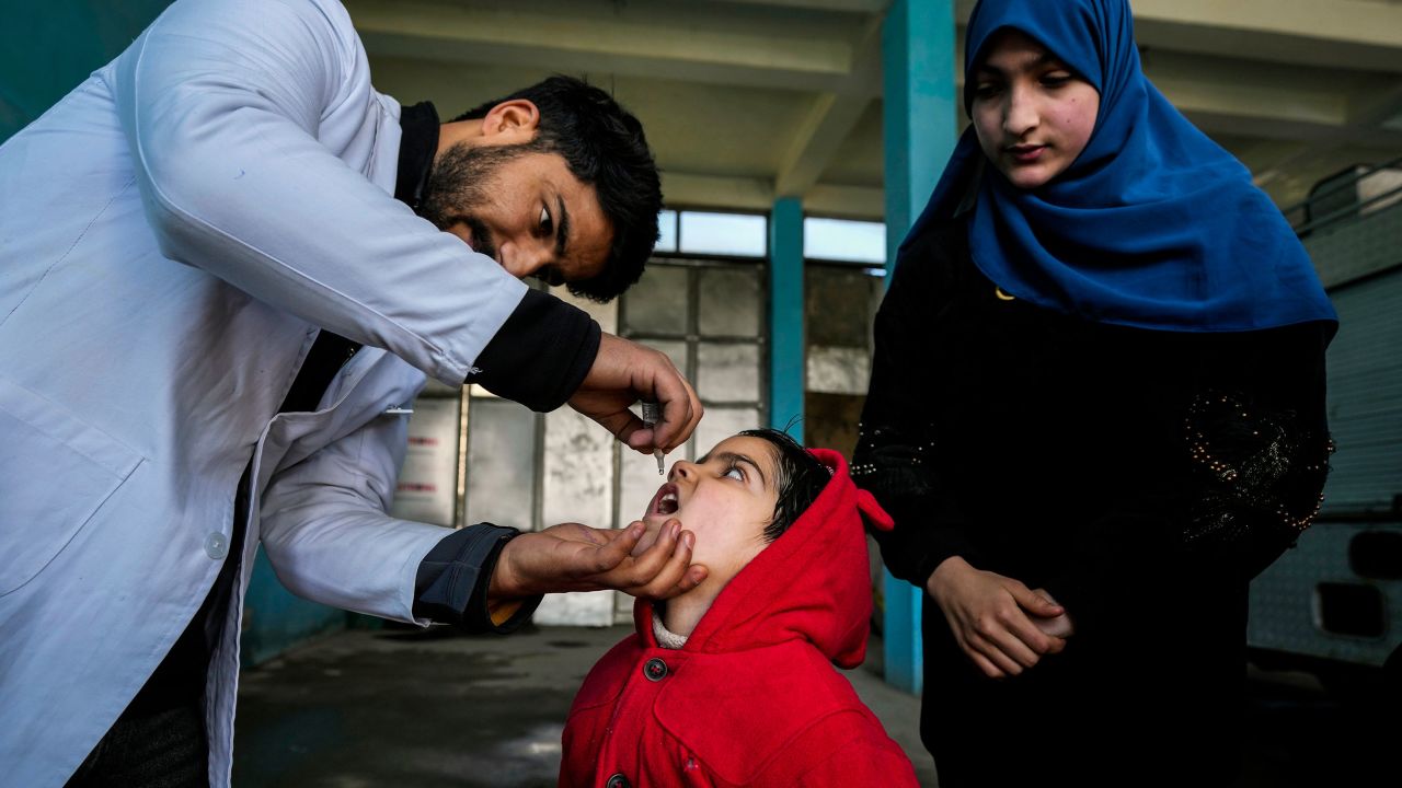 Tasas internacionales de vacunación infantil se estancan tras “retroceso histórico” durante la pandemia, según nuevos datos