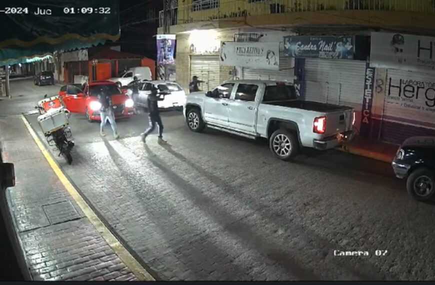 Video | Captan momento de asalto a mano armada en Comalcalco: Todo en menos de 2 minutos