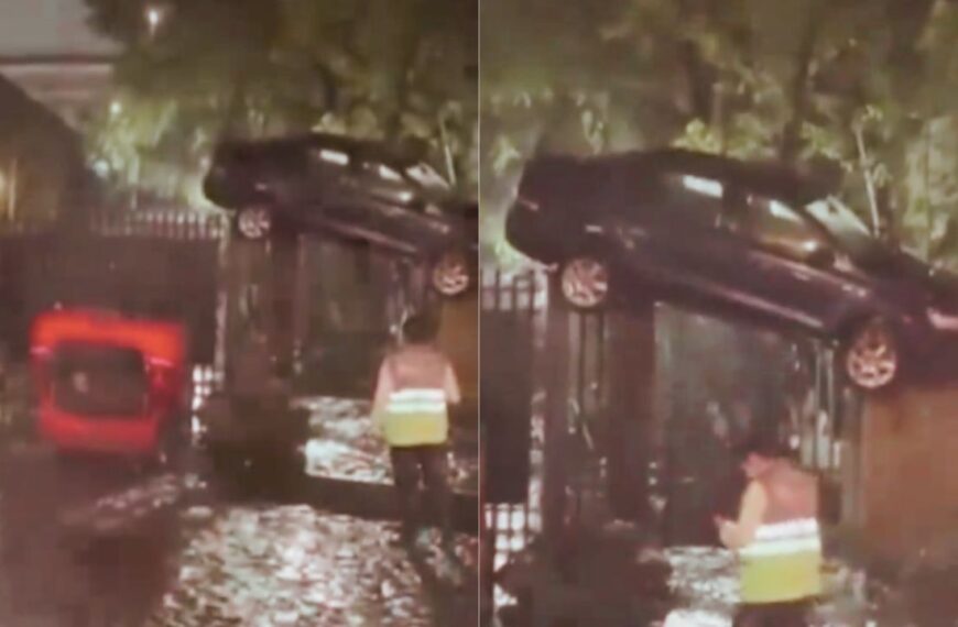 ¿Cómo llegó ahí? Auto queda atorado en una reja por las fuertes inundaciones en San Ángel, CDMX