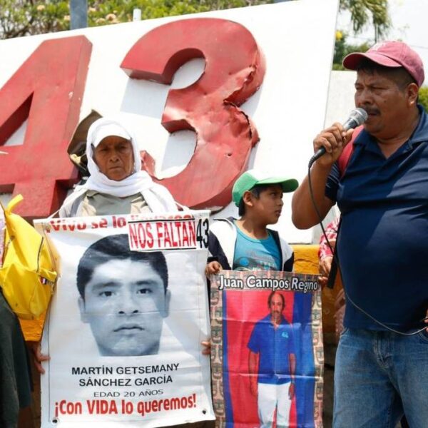 Dan libertad condicional a 8 militares vinculados en el caso Ayotzinapa