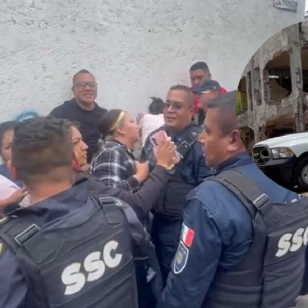 ¡Barda aplasta a un niño y un señor en Venustiano Carranza! Sus familiares se pelearon con policías