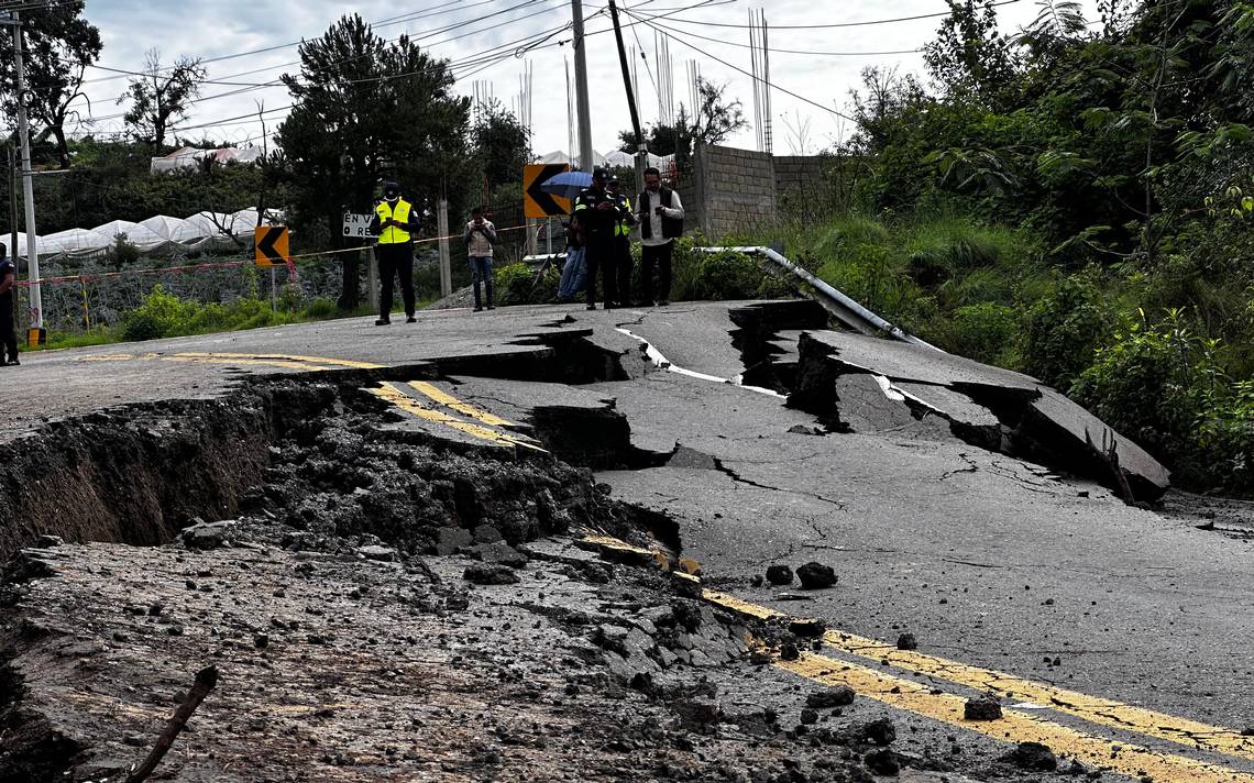 Grieta colapsa parte de la carretera federal Tenango-Tenancingo en Edomex