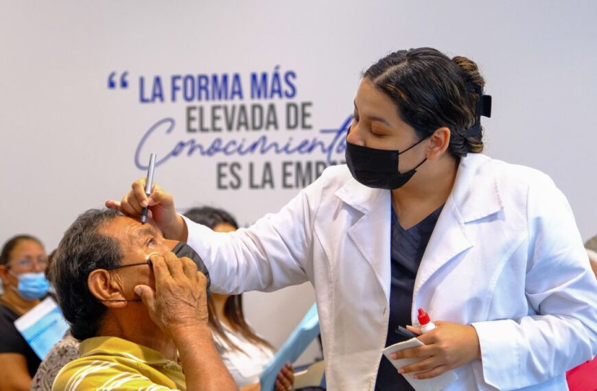 Recuperan la vista más de 100 ciudadanos gracias a campaña de operación del sistema DIF