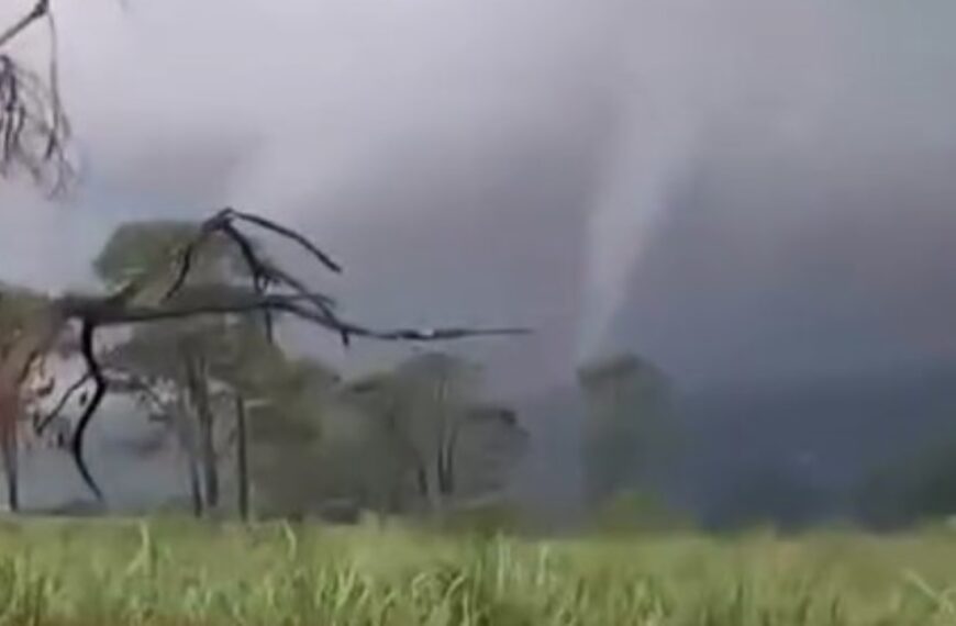 ¡De impacto! Tornado ‘pega’ en localidad de Quesería en Colima