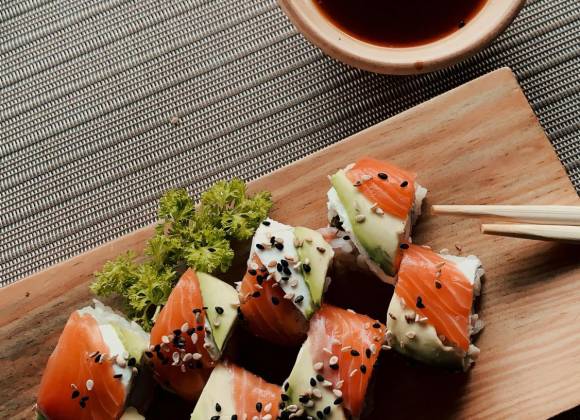 Reportan en redes intoxicación masiva por consumo de sushi en Monclova
