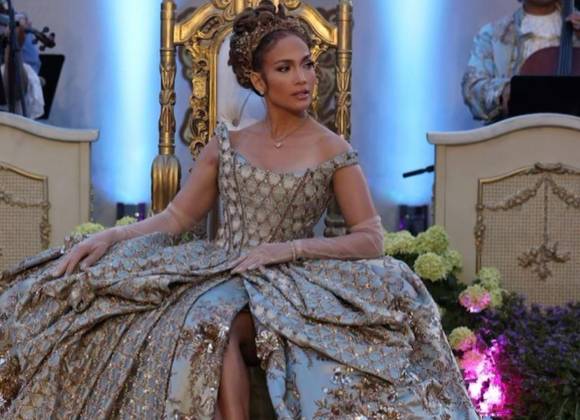Al estilo Bridgerton… Jennifer Lopez celebra su cumpleaños 55 sin Ben Affleck