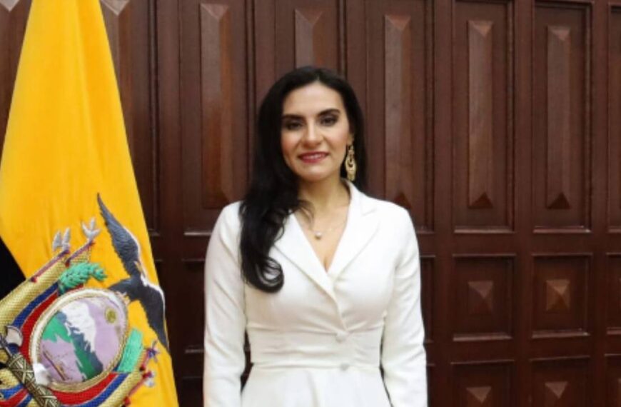 Vicepresidenta de Ecuador está dispuesta a dialogar con México si llega a Presidencia
