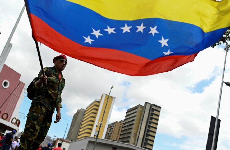 Detienen a colaboradores de Edmundo González, opositor en Venezuela; bloquean portales de noticias
