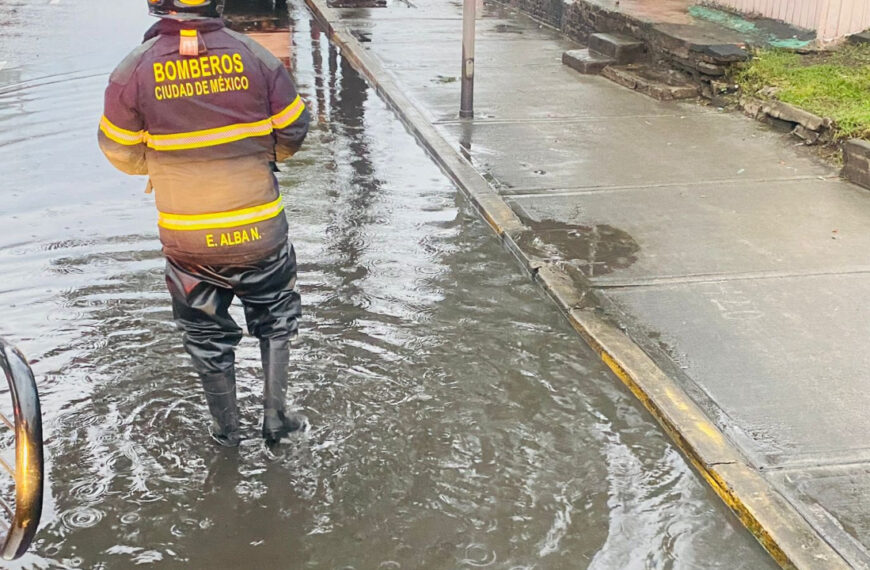Fuertes lluvias en CDMX deja inundaciones; se activa alerta amarilla en 16 alcaldías