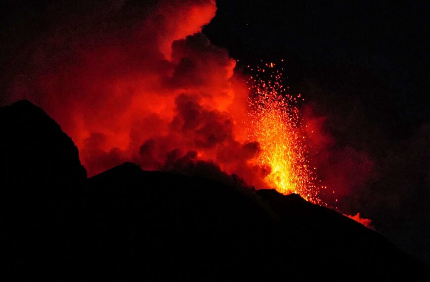 Imágenes térmicas muestran un aumento de la actividad del volcán Stromboli