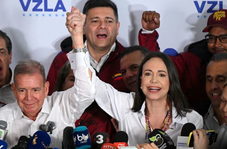 “Ganamos y todo el mundo lo sabe”: Corina Machado dice que la oposición ganó las elecciones venezolanas con 70% de los votos