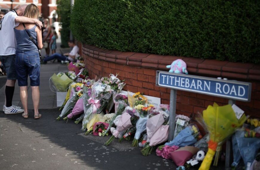 Una tercera niña murió en el Reino Unido tras uno de los peores ataques contra menores en décadas