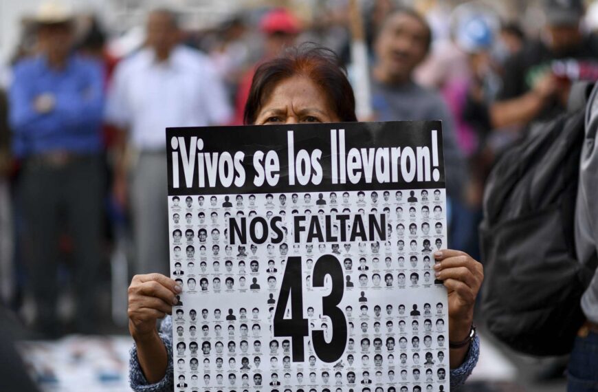 AMLO asegura que entregará una carpeta informativa a padres de los 43 estudiantes desaparecidos de Ayotzinapa