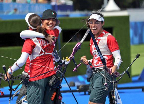 AMLO felicita al equipo femenil de tiro con arco por el bronce en París; ‘esperamos más medallas’