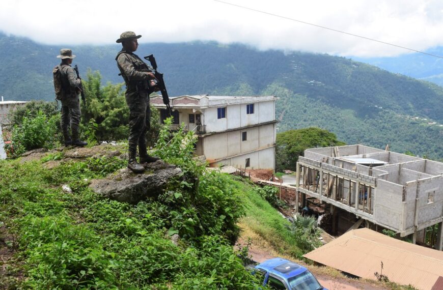 Ejército de Guatemala toma control de puestos fronterizos con Chiapas