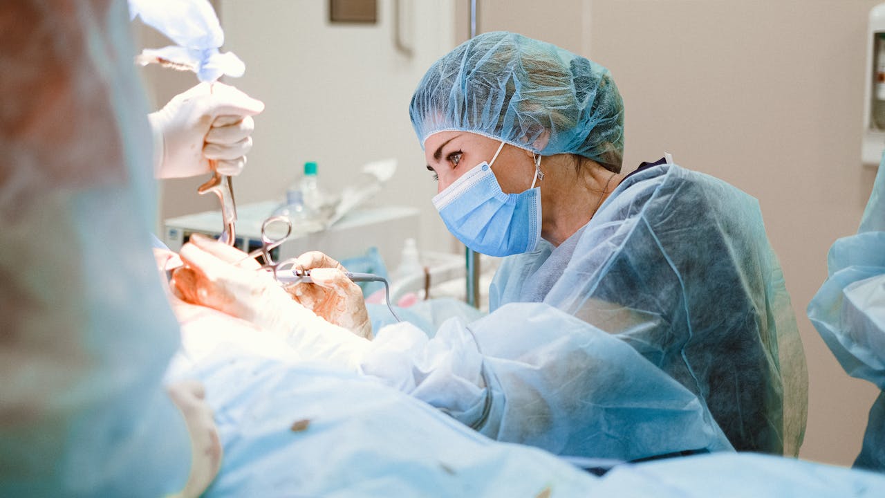 ¡Contra el tiempo! Médicos del IMSS realizan tres trasplantes de corazón en menos de 48 horas