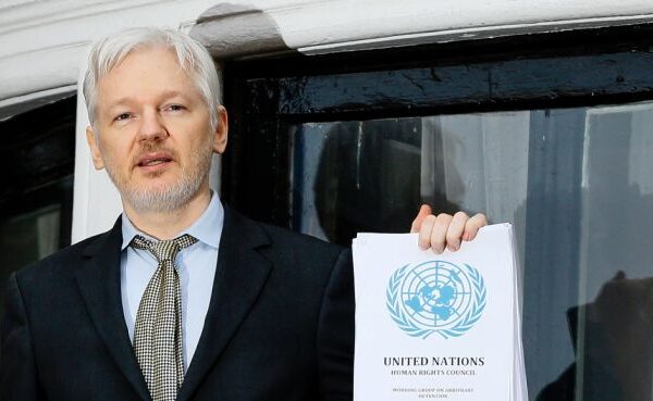 Assange, el subversivo Mendāx y…