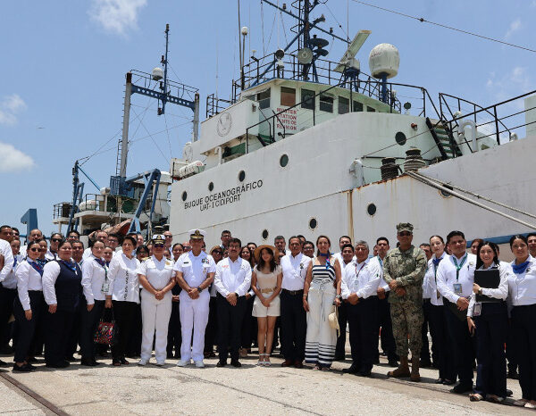 Entrega secretaría de Marina buque a la UAT en el puerto de Tampico