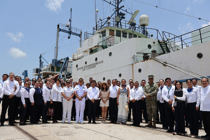 Entrega secretaría de Marina buque a la UAT en el puerto de Tampico