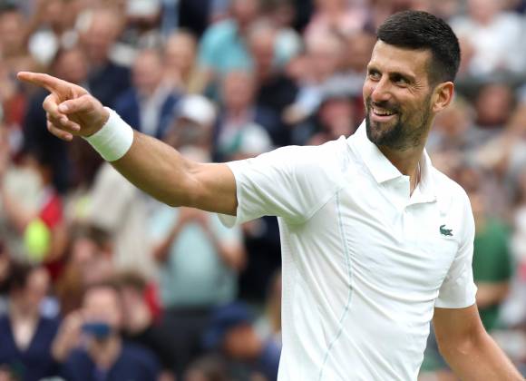 Novak Djokovic debuta con ‘rodilla nueva’ y triunfo en Wimbledon