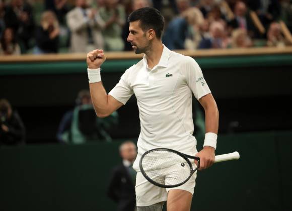 Pese a coraje e interrupciones, Djokovic vence a Rune y está en Cuartos de Wimbledon