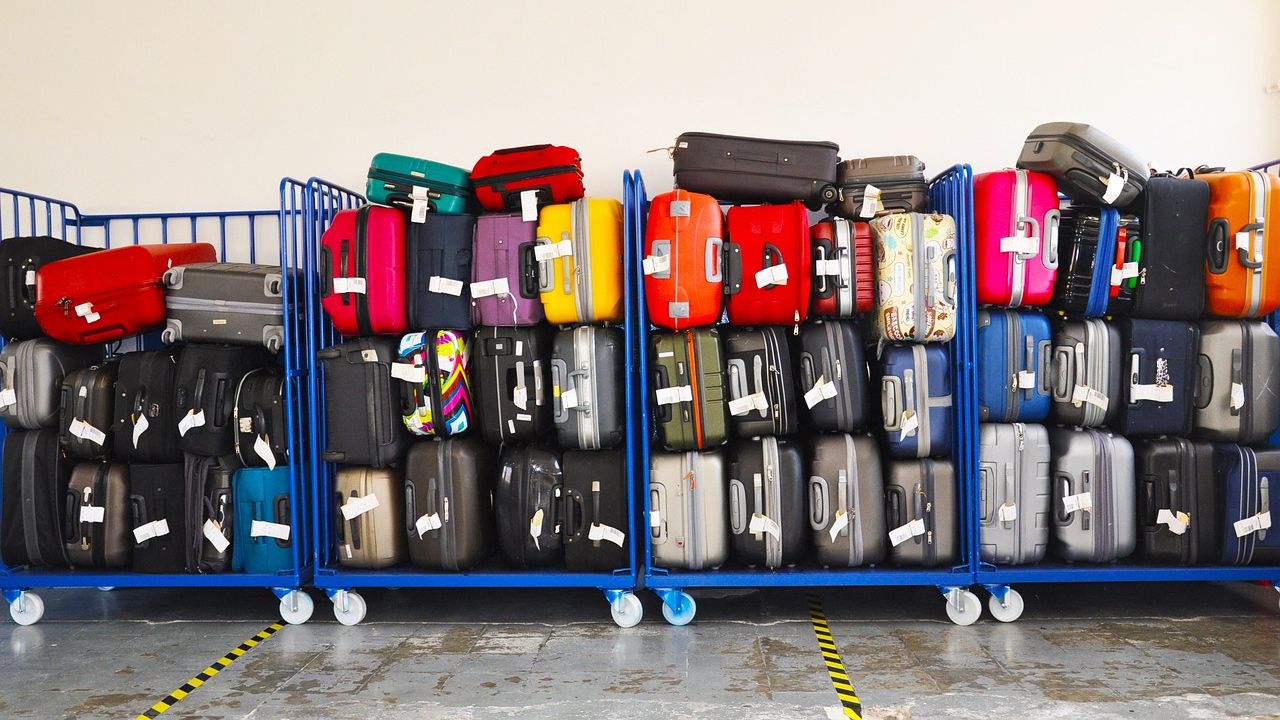 ¿Vas a viajar? ¿Por qué debes quitar a tus maletas etiquetas de vuelos anteriores? Esta es la razón