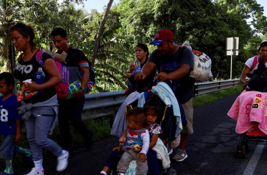 ¡Comienza caravana! Cientos de migrantes salen desde la frontera sur de Chiapas