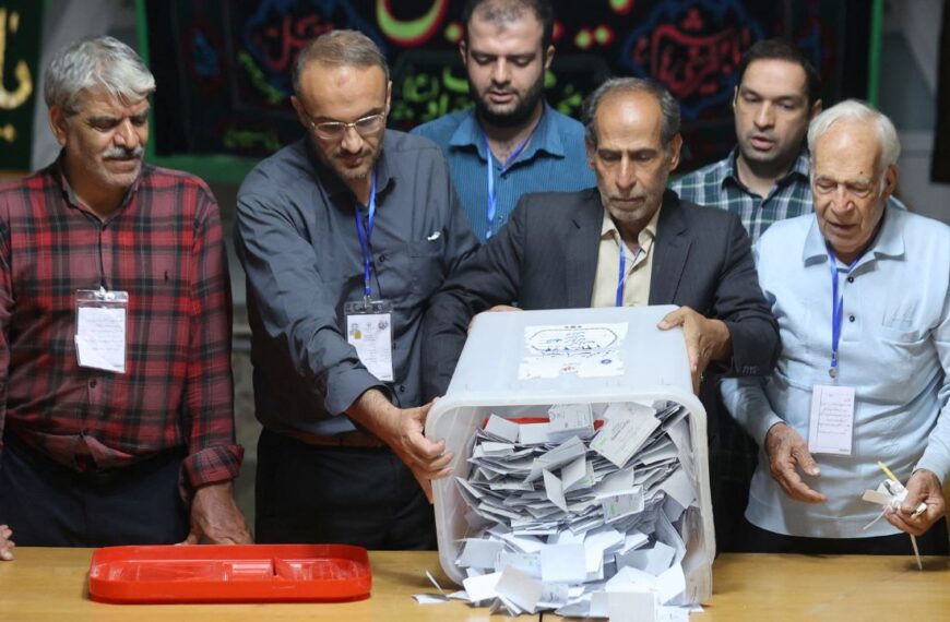 Elecciones Presidenciales en Irán: Masoud Pezeshkian lidera en los primeros resultados de la segunda vuelta
