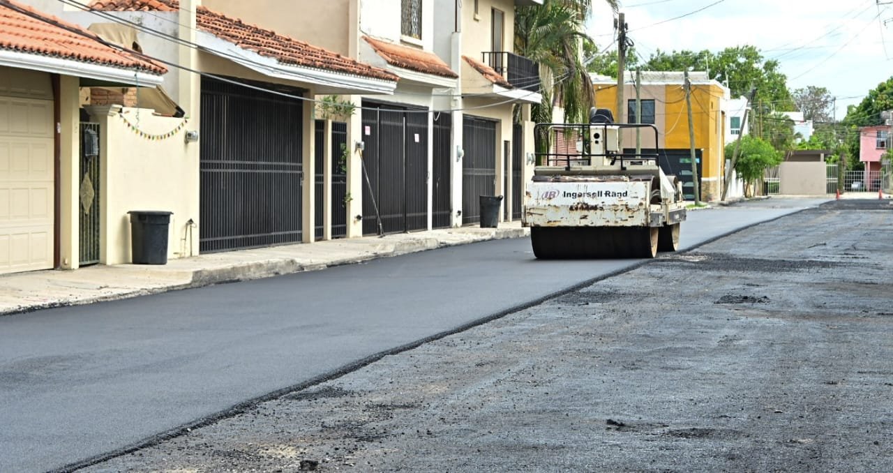 Quedó pavimentada calle Orinoco de la Colonia Carolina Yucatán