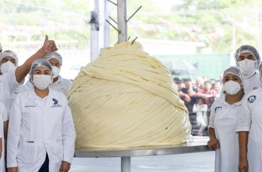 Oaxaca rompe el Récord Guinnes del quesillo más grande del mundo, ¿cuánto pesa?