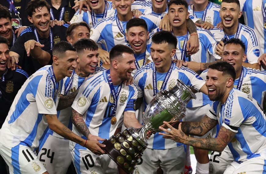 Remueven a subsecretario de Deportes tras polémica por cánticos racistas de selección Argentina