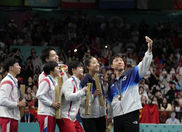 La icónica selfie ‘de la paz’ en París 2024: premiación de tenis de mesa deja histórica foto entre Corea del Sur, Corea del Norte y China