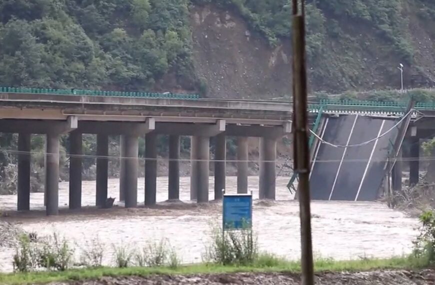 Se derrumba un puente en China: hay 12 muertos y más de 30 desaparecidos