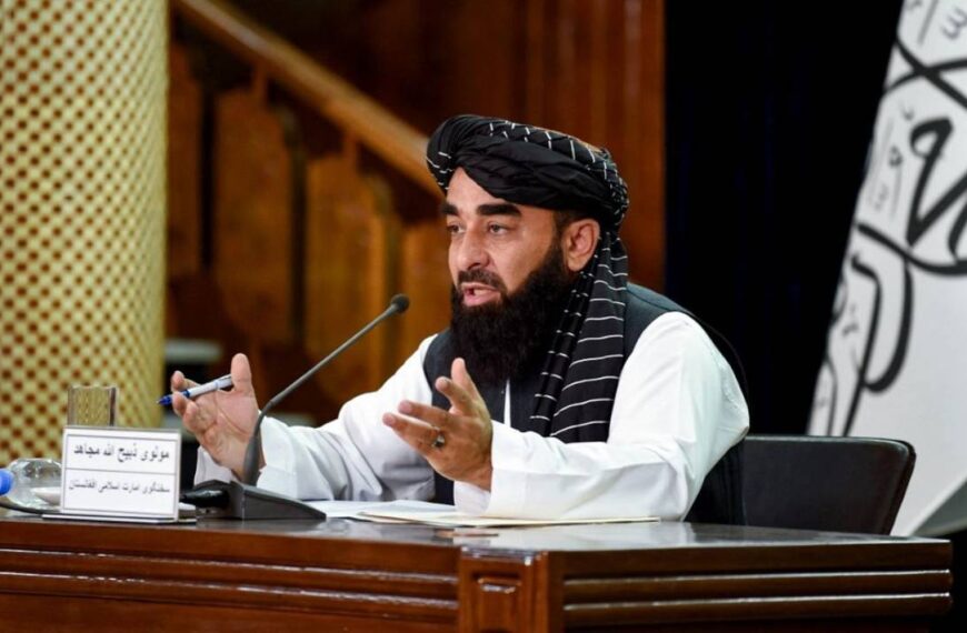 Talibanes aseguran haber hablado de un “canje” de prisioneros con EU