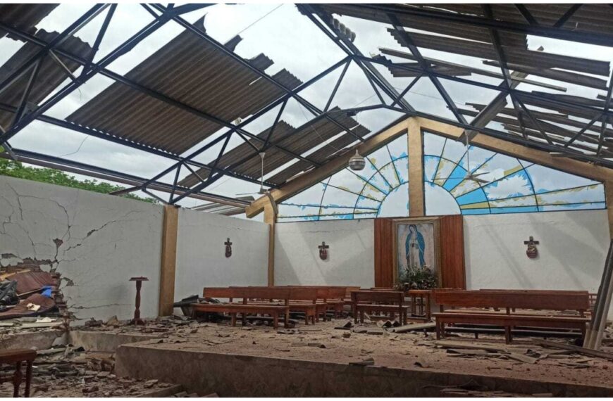 Sospechan de drones explosivos: Estallido destruye parte de un templo en Coahuayana, Michoacán