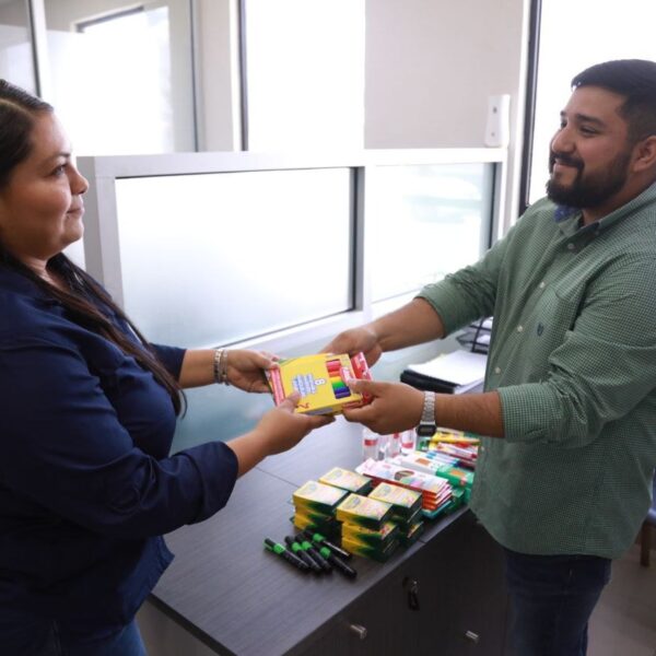 Invita gobierno municipal a donar útiles escolares para…