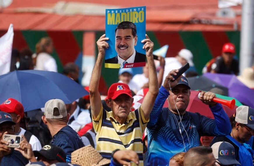Candidatos por la presidencia de Venezuela claman victoria en cierres de campaña