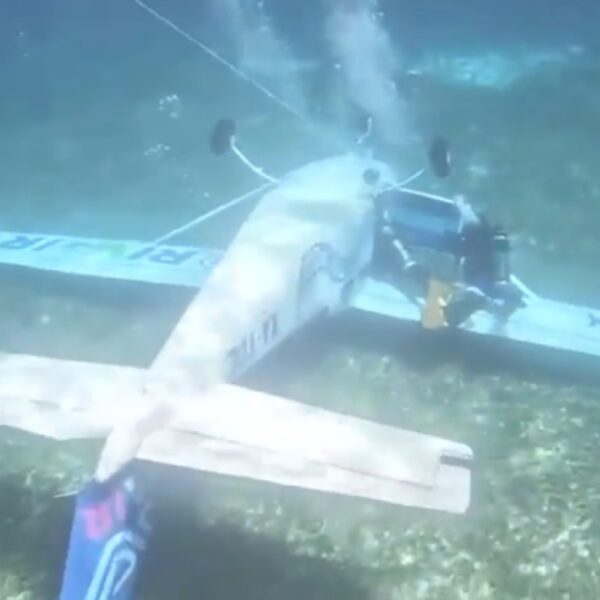 VIDEO: ¡Impactante! Avioneta se desploma en el mar de Cozumel; piloto sufre crisis nerviosa