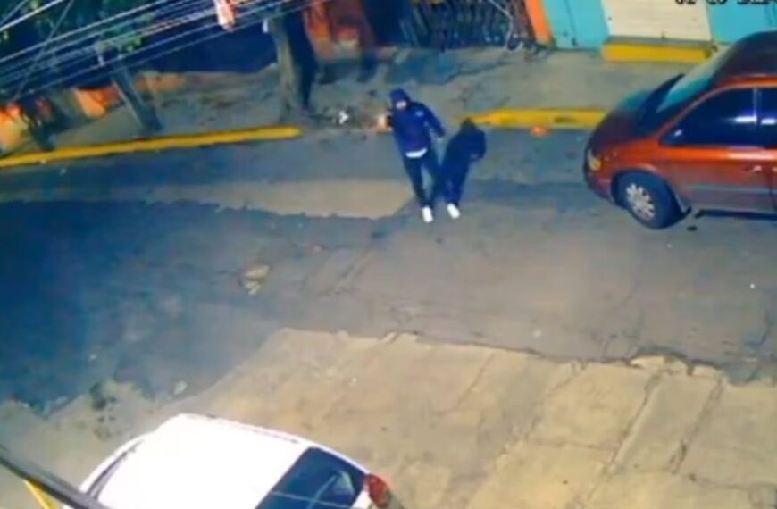 VIDEO: Familia es baleada en casa de Naucalpan tras recibir extorsiones