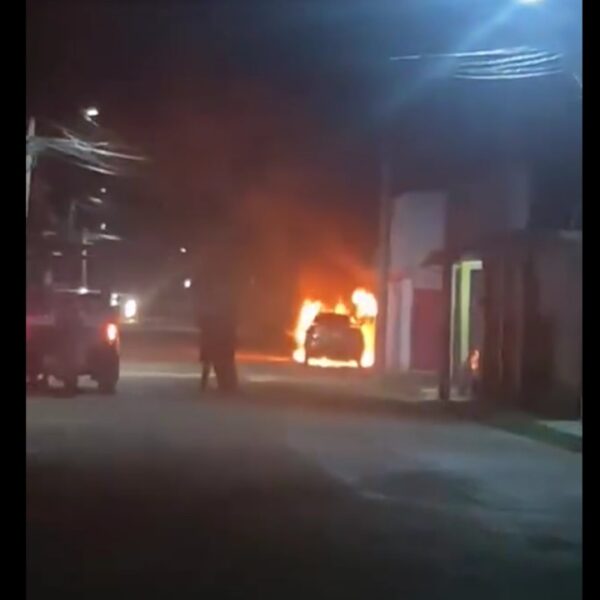 Ola de violencia en Tabasco: Incendian vehículos tras detención de presuntos criminales