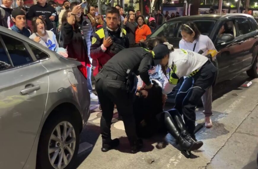 VIDEO: Mujer intenta atropellar a policías durante operativo en Paseo de la Reforma