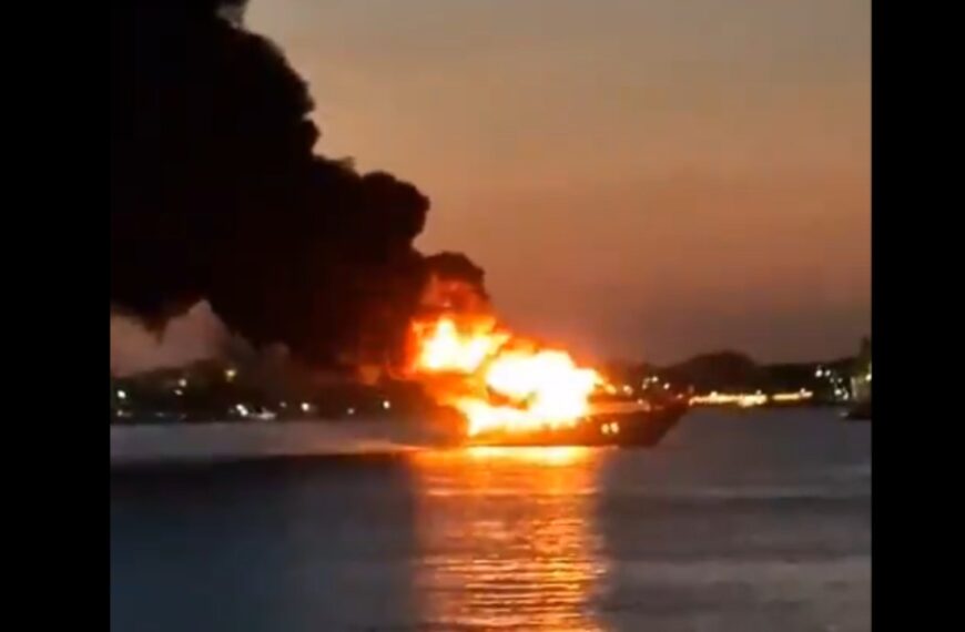 Video: Así fue el incendio en una embarcación turística en Isla Mujeres
