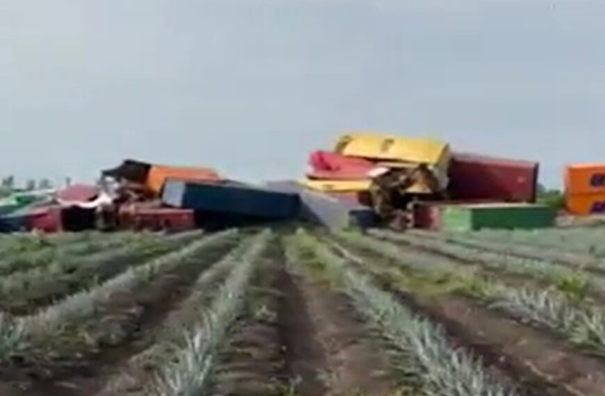 ¡Volaron los contenedores! Tren de carga se descarrila en La Barca, Jalisco