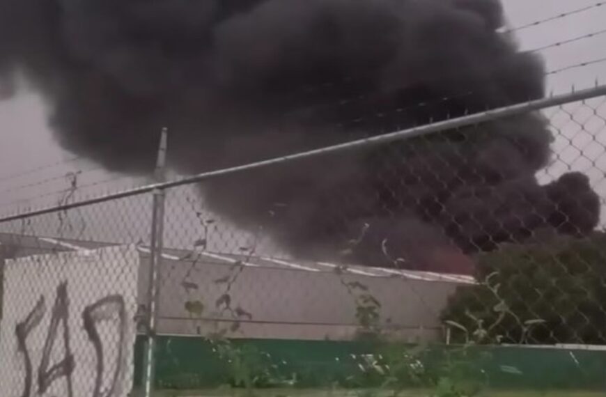 ¡Devorado por las llamas! Incendio en fábrica de frituras consume bodega en Tultitlán, Estado de México