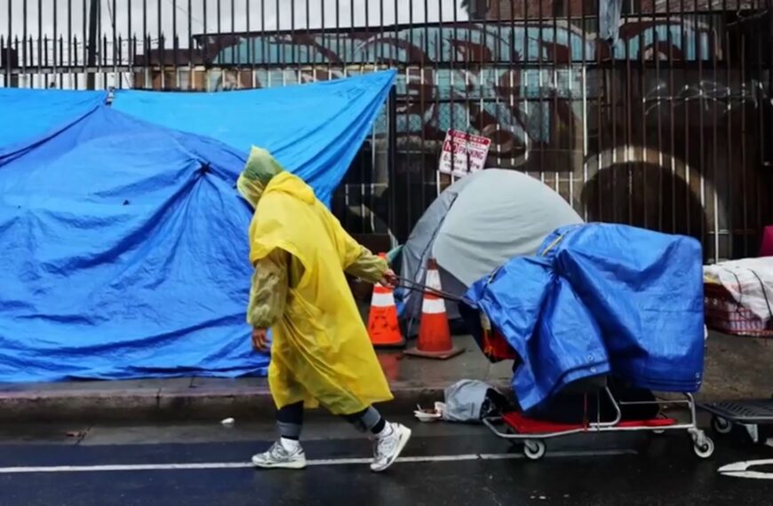 “Ya no hay excusas”: el gobernador de California ordena desmantelar los campamentos de personas sin hogar