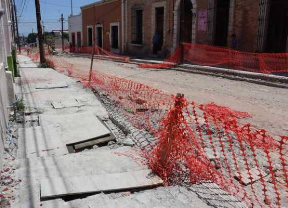 Pese a retrasos, asegura Chema Fraustro que obras en primer tramo de calle General Cepeda están próximas a concluir