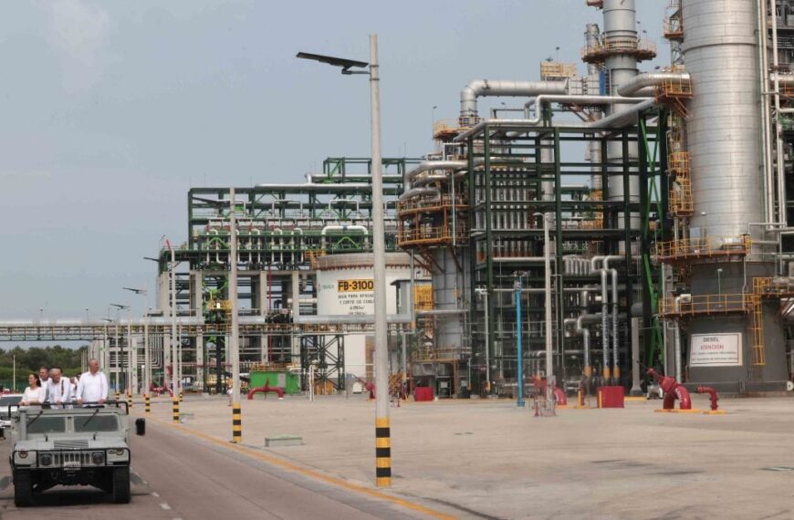 Refinería de Dos Bocas se ‘estrena’ como la tercera más productiva de México; ¿cuánto genera?