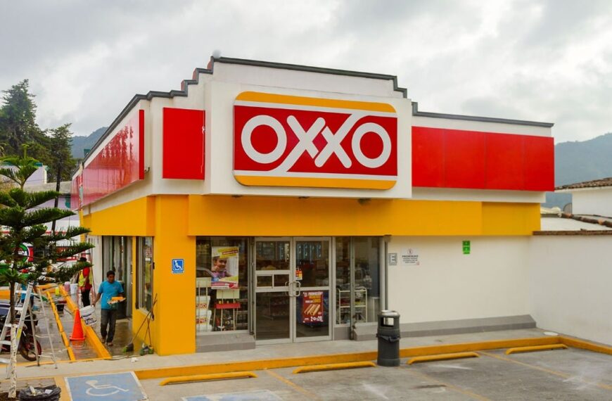 Oxxo ‘cruza la frontera’ y llega a EU: FEMSA compra 249 tiendas y gasolineras Delek en Texas