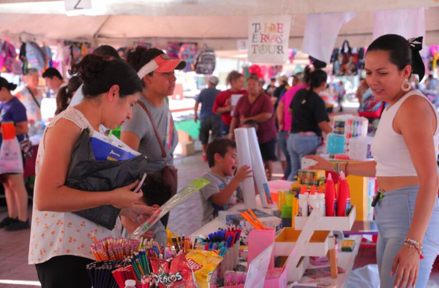 Acuden más de 3,000 ciudadanos al bazar UNE Regreso a clases