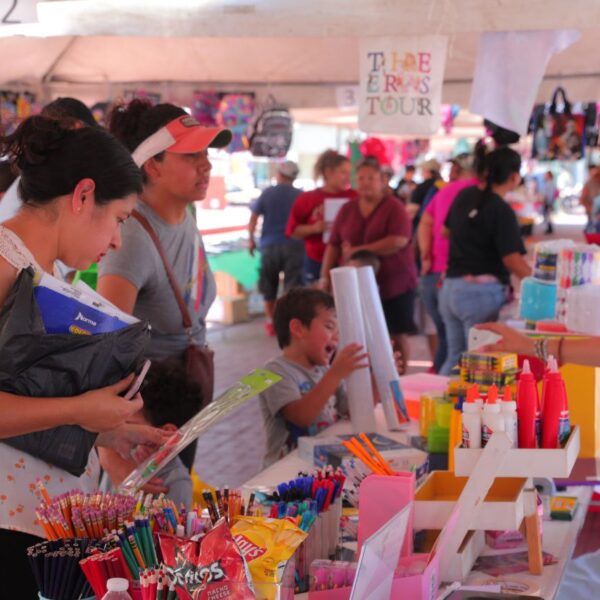 Acuden más de 3,000 ciudadanos al bazar UNE…